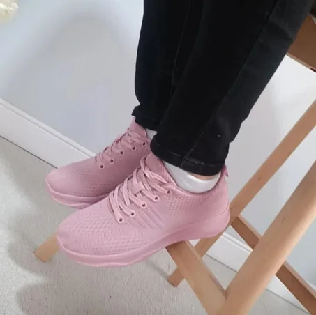 حذاء نسائي خفيف و مريح جودة عالية لاسومال لاكوم و طبي 100/100 مصمم خصيصًا لتلبية احتياجاتك اليومية.