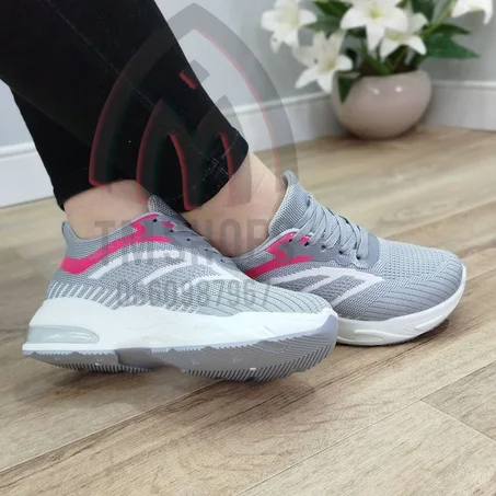 2 قدميك تستحقّ الراحة… مش أي راحة! 🌸 جربي الحذاء النسائي الطبي 100/100⭐⭐⭐