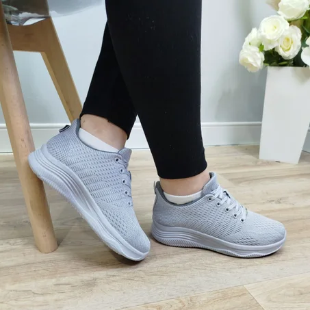 حذاء نسائي خفيف و مريح جودة عالية لاسومال لاكوم و طبي 100/100 مصمم خصيصًا لتلبية احتياجاتك اليومية. (copy)