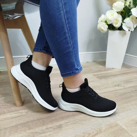 حذاء نسائي خفيف و مريح جودة عالية لاسومال لاكوم و طبي 100/100 مصمم خصيصًا لتلبية احتياجاتك اليومية.