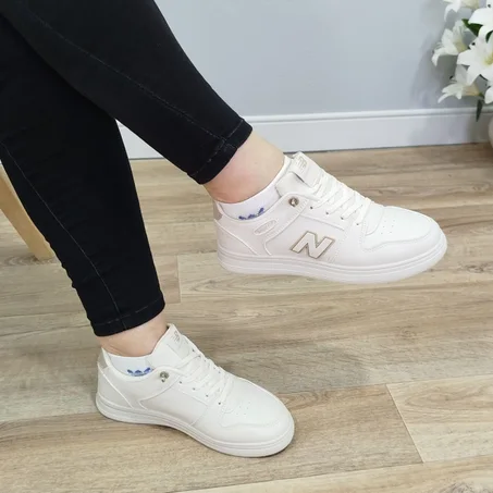 3 ✨حذاء بنات مودال من علامة New Balance ⭐⭐⭐⭐ ✨)