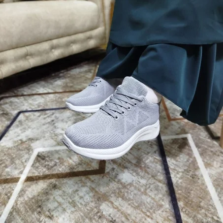 حذاء نسائي خفيف و مريح جودة عالية لاسومال لاكوم و طبي 100/100 مصمم خصيصًا لتلبية احتياجاتك اليومية.