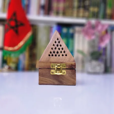 مبخرة خشبية على شكل هرم – عبق الأصالة بتصميم فريد