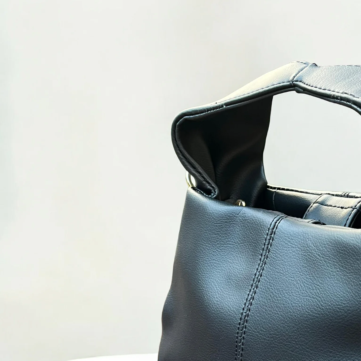 حقيبة يد نسائية POLENE أناقة يومية لا تقاوم. 🖤