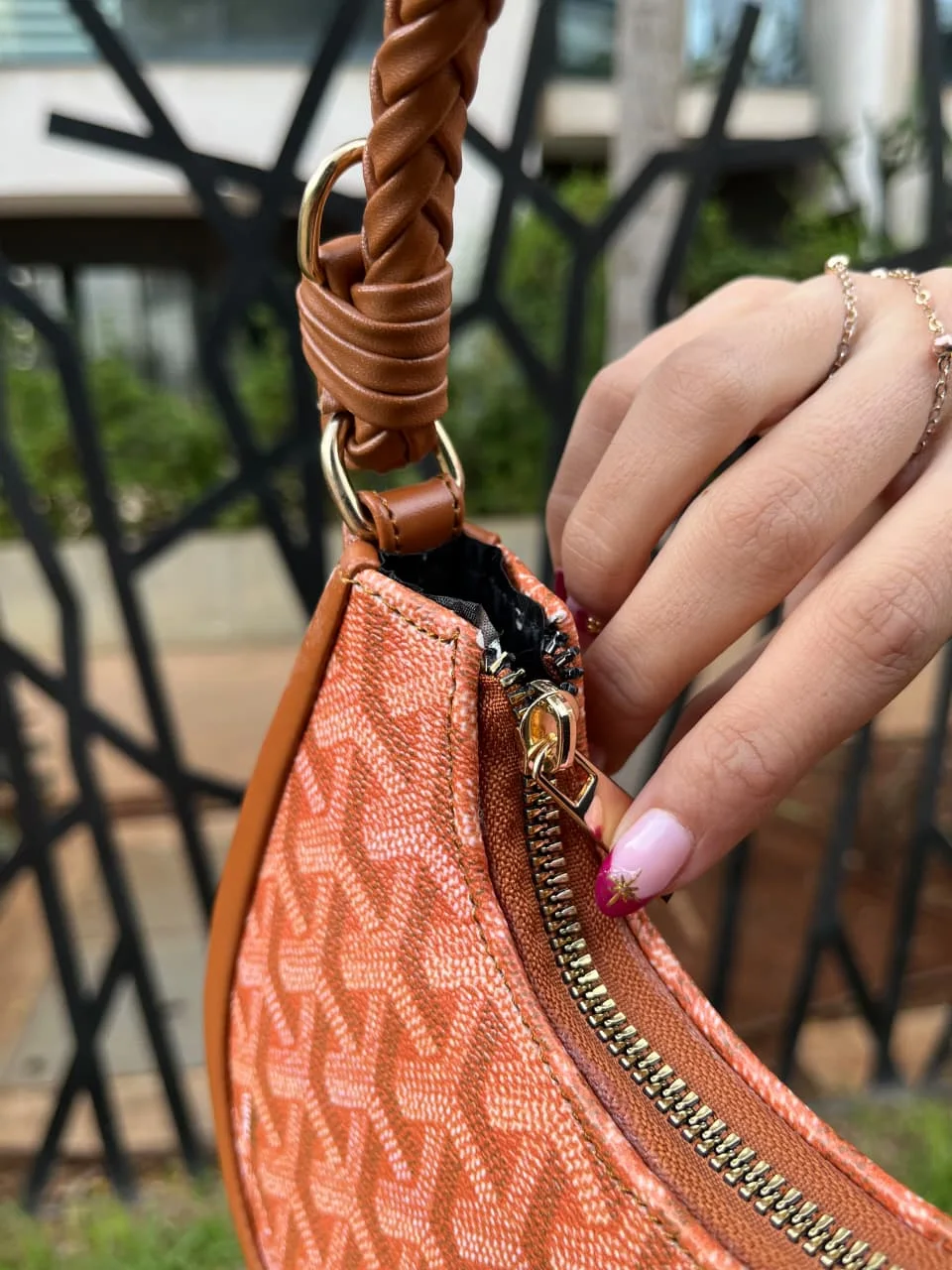 حقيبة يد نسائية فاخرة