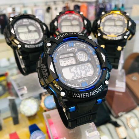 ساعة رياضية رجالية قوية  💪 مقاومة للماء والصدمات ⚡