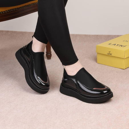 “Sneakers Noires Élégantes avec Détails Brillants” Ref13