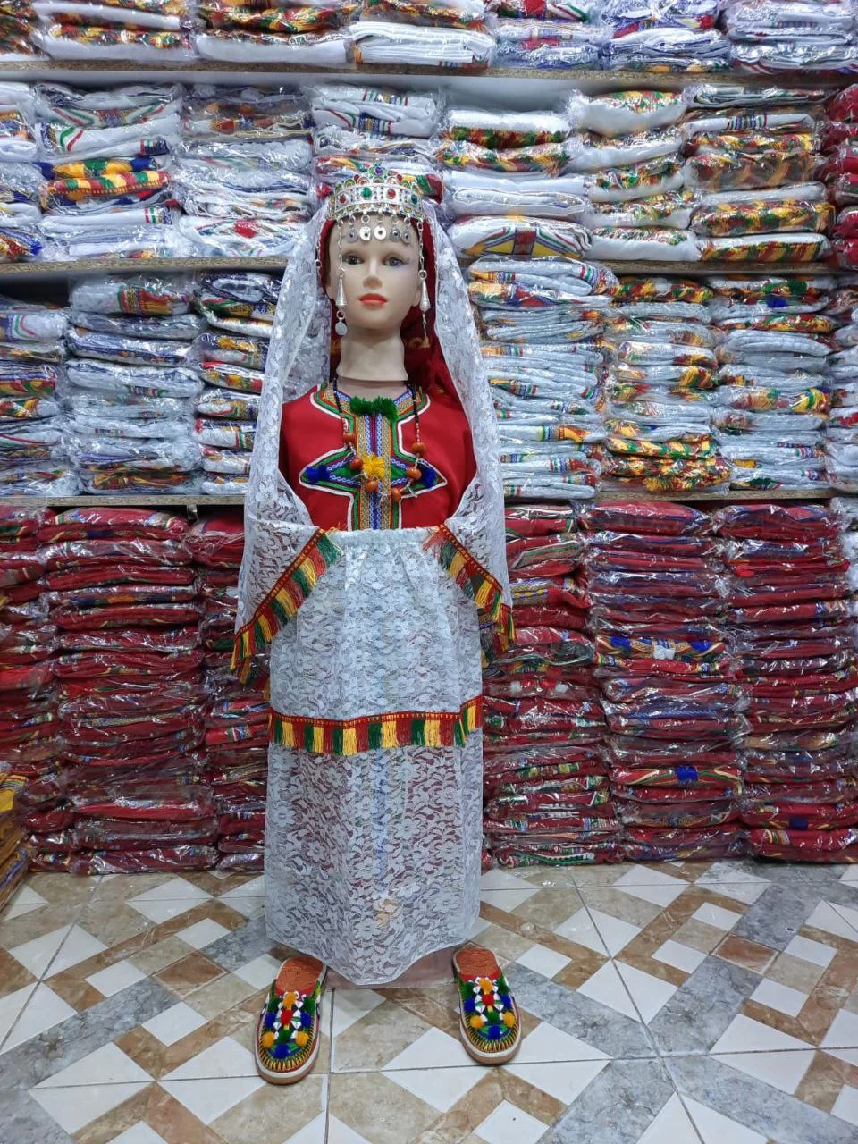 جوهرة اللباس الأمازيغي - فستان الهوية والشموخ