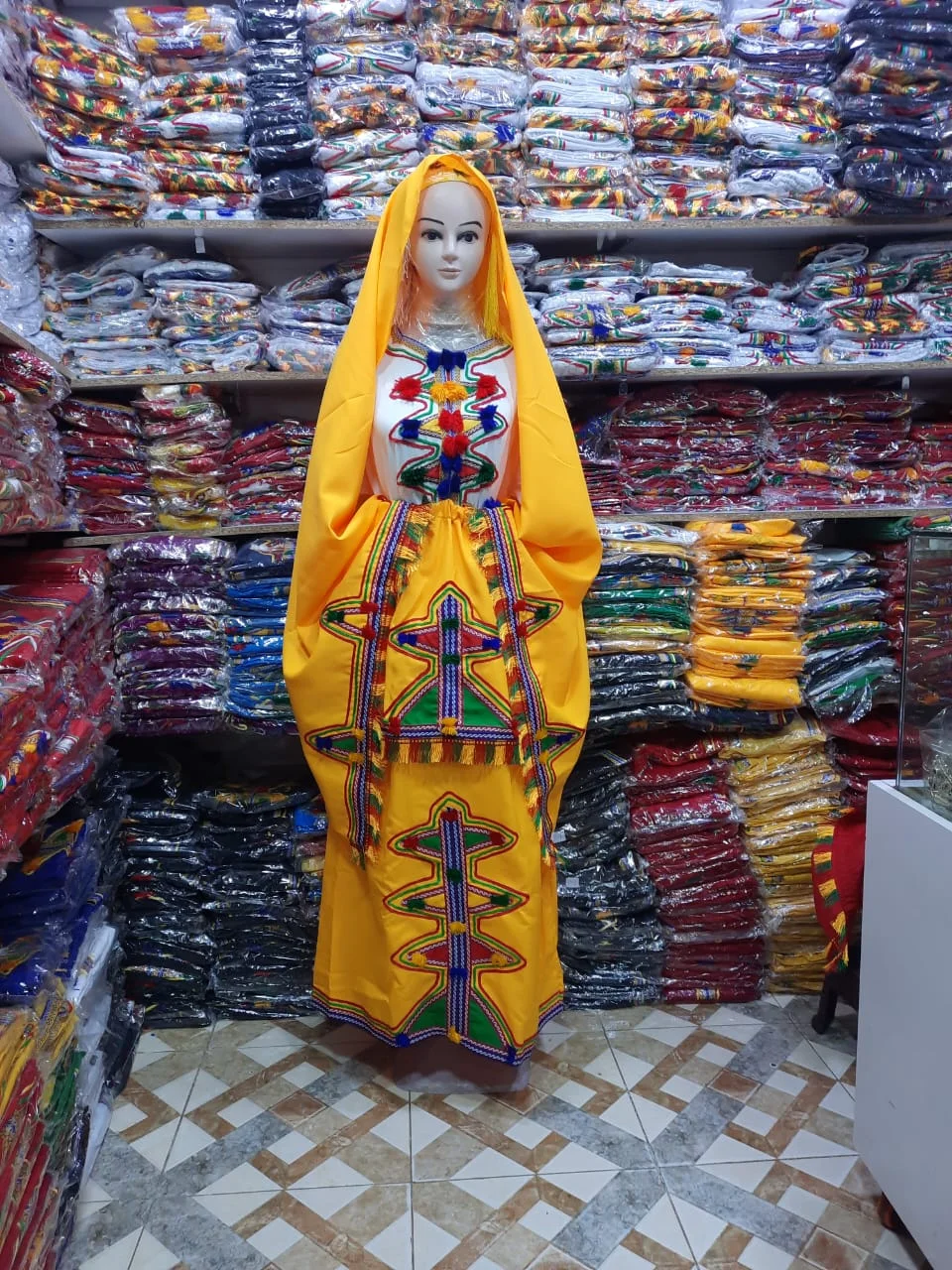 جوهرة اللباس الأمازيغي - فستان الهوية والشموخ