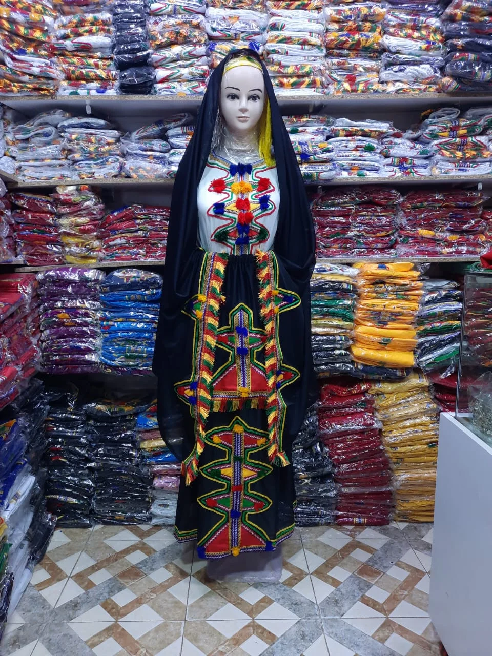 جوهرة اللباس الأمازيغي - فستان الهوية والشموخ