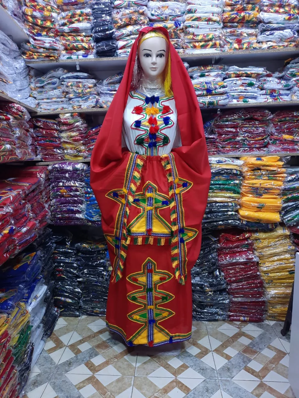 جوهرة اللباس الأمازيغي - فستان الهوية والشموخ