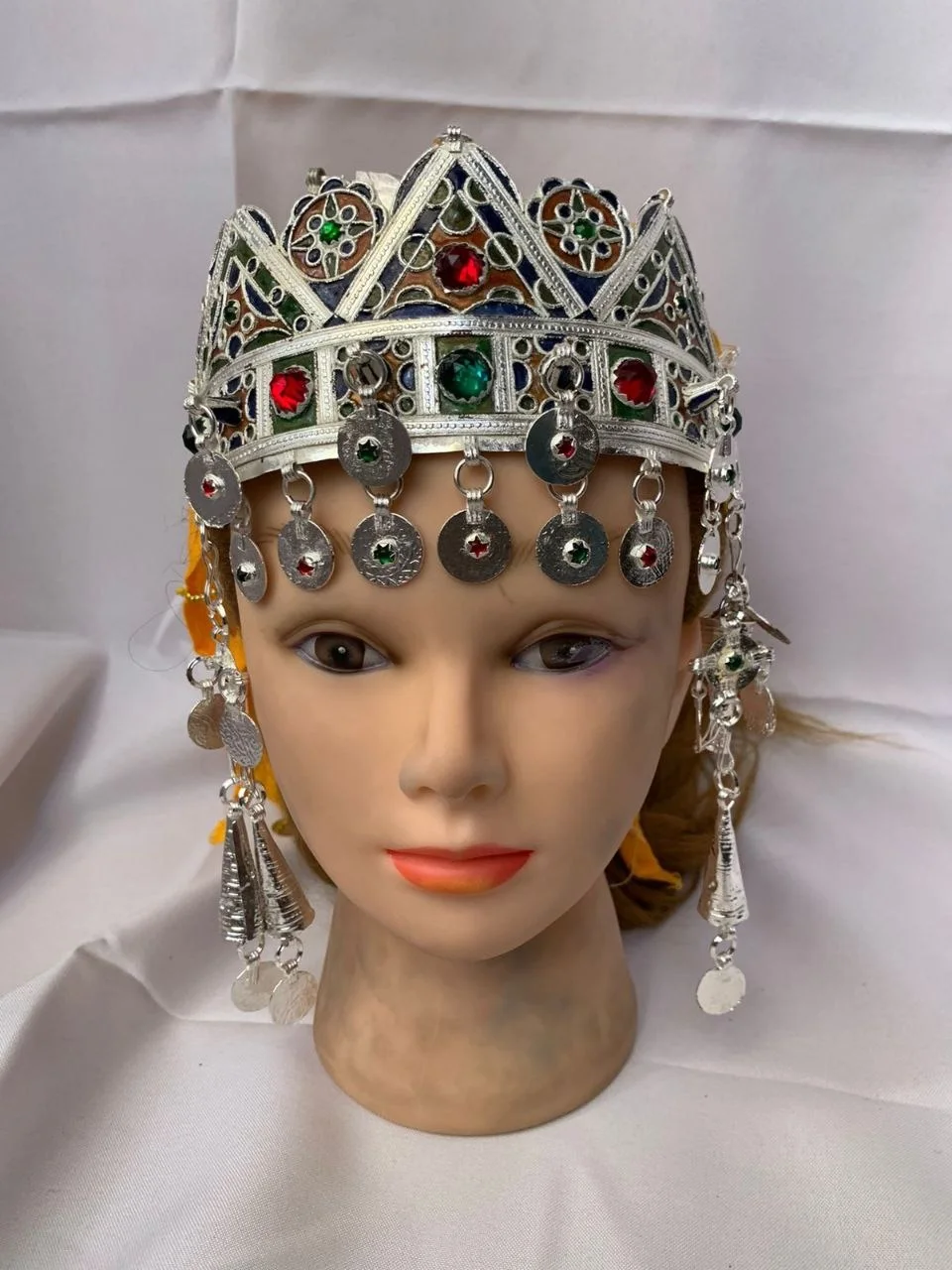 التاج الأمازيغي: فخامة الأصل