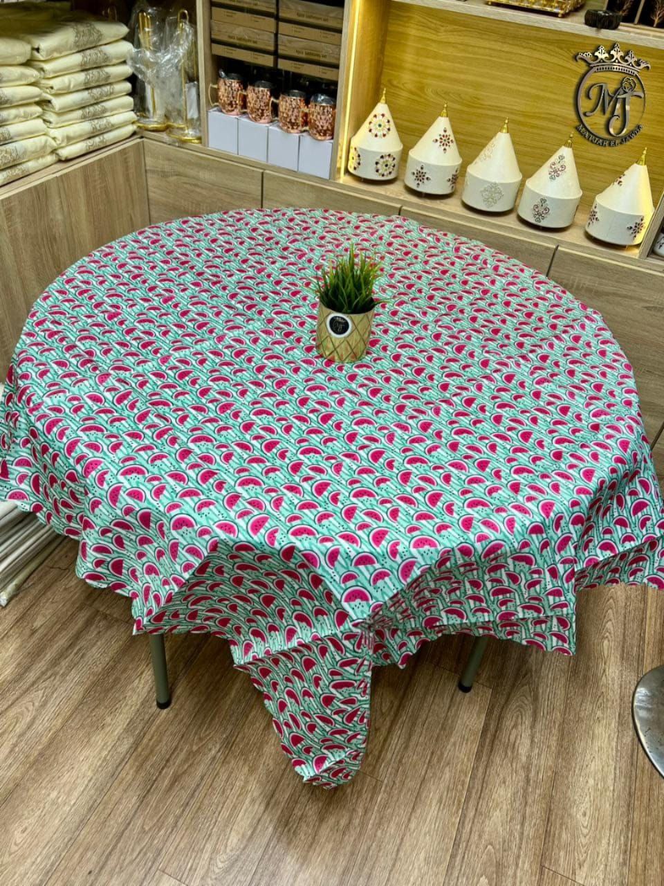 مفرش طاولة مضاد للماء… ألوان زاهية تفتح الشهية و تضيف حياة لمائدتك