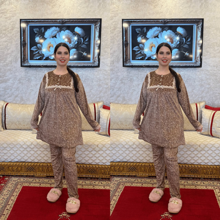 جدييييد والحصري   جبادور مبرة عالية الجودة أنيقة وهماوية تصميم راقي ومميز، يجمع بين الدفء والأناقة، مثالي لفصل الخريف والشتاء.  جودة عالية وخياطة متقونة