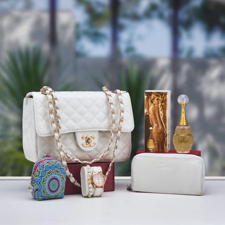 _صاك Chanel _ساعة انيقة_ براسلي عقيق _ريحة _ بزطام سلسلة_ بزطام ارتيزانا