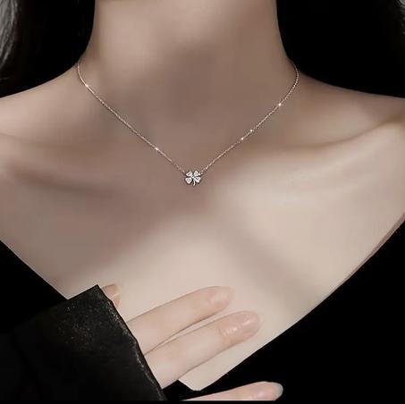 قلادة زهرة الحظ الايرلاندية البيضاء الامعة مقاومة للماء .