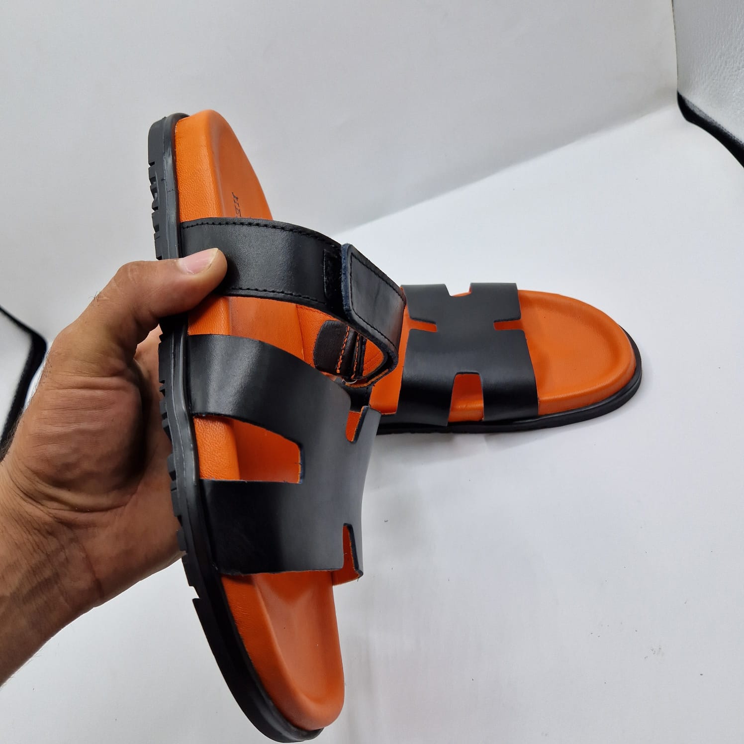 صندل جلدي فاخر للرجال – تصميم عصري ومريح