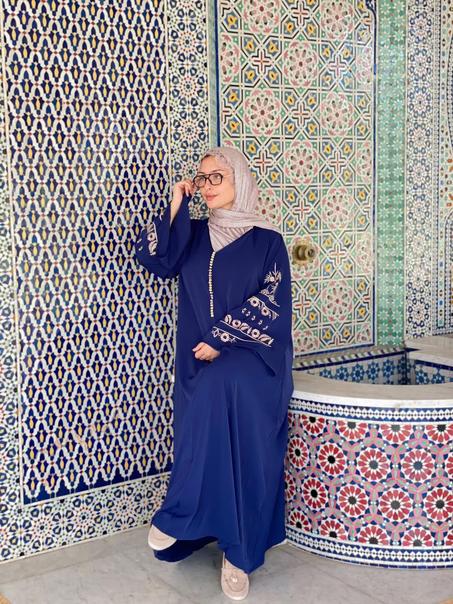 ✨ قفطان "رونق" – فخامة الطرزة العصرية بلمسة أنوثة ربيعية ✨