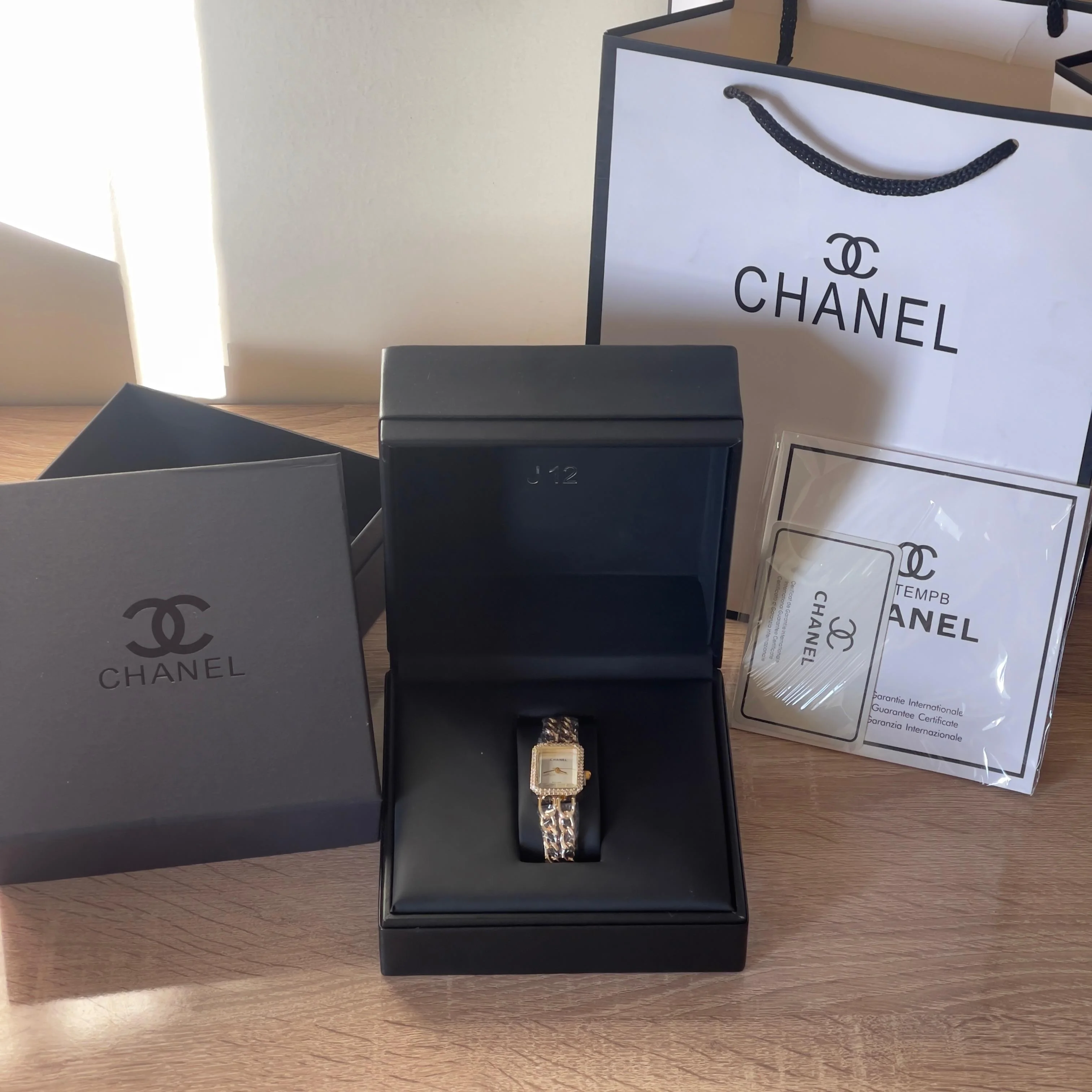 Chanel Chaîne Dorée AVEC COFFRET