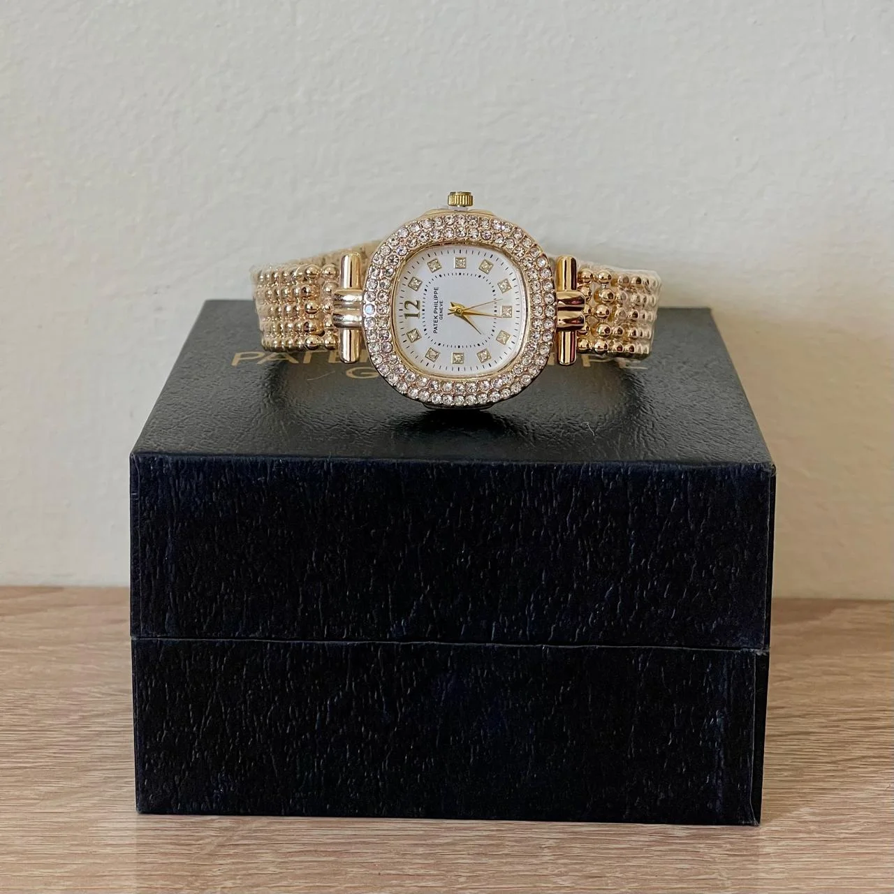 Patek Philippe – Montre Classique Élégance Or & Diamants