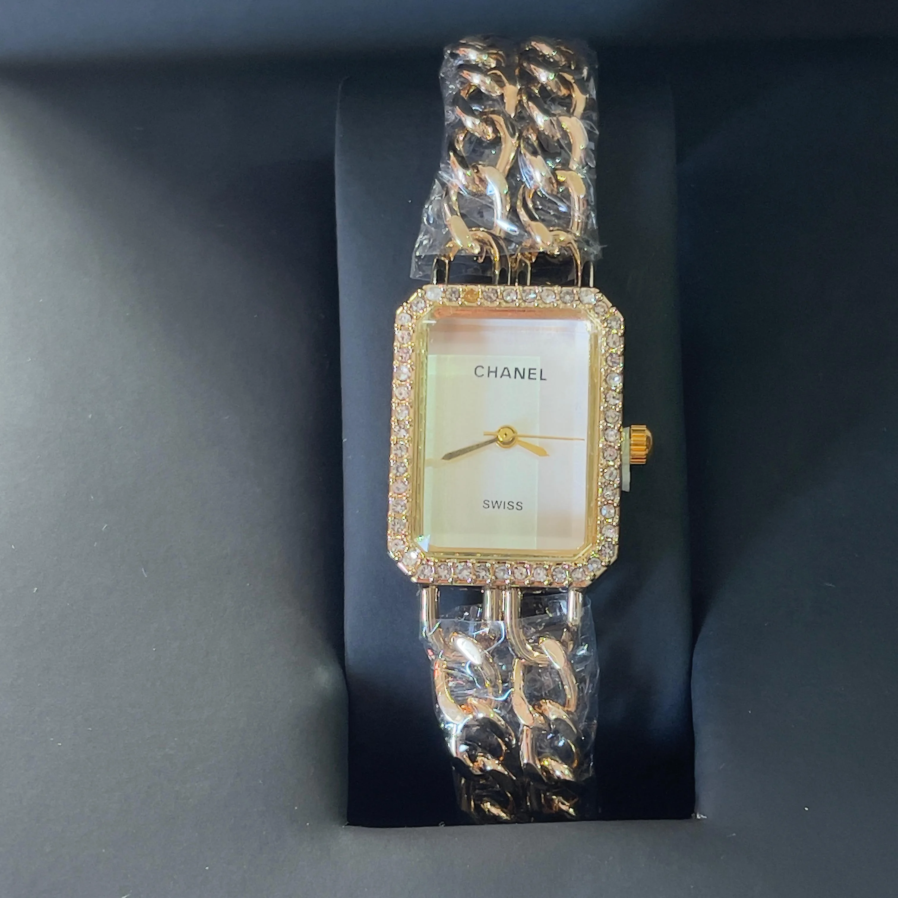 Chanel Chaîne Dorée AVEC COFFRET