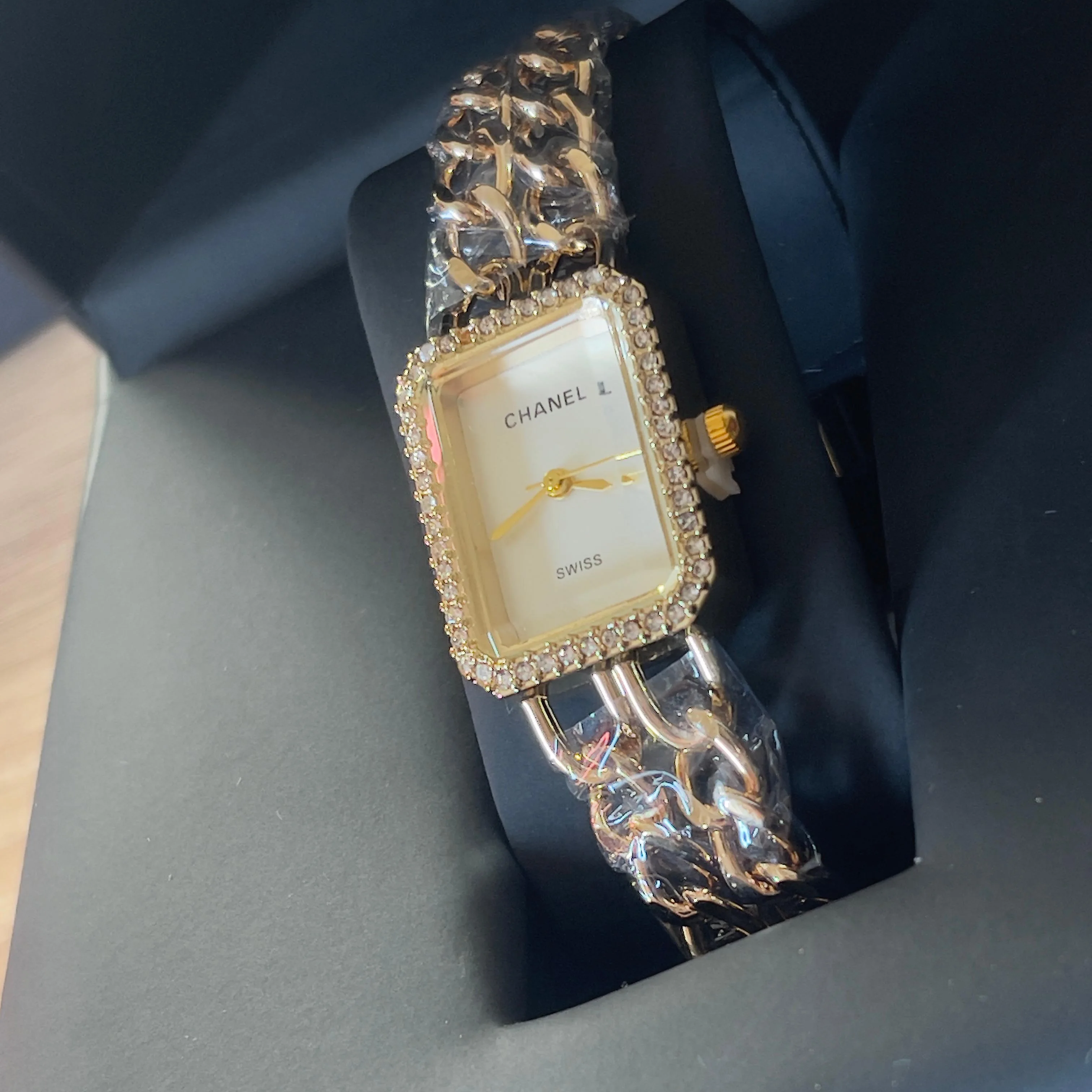 Chanel Chaîne Dorée AVEC COFFRET