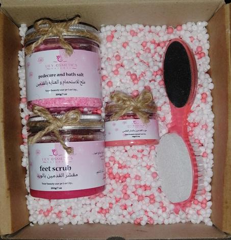 مجموعة العناية بالقدمين بالورد المغربي 🌸