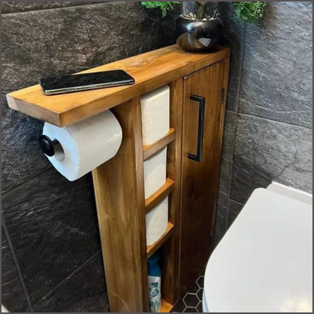 خزانة خشبية لتخزين مناديل واكسسوارات الحمام