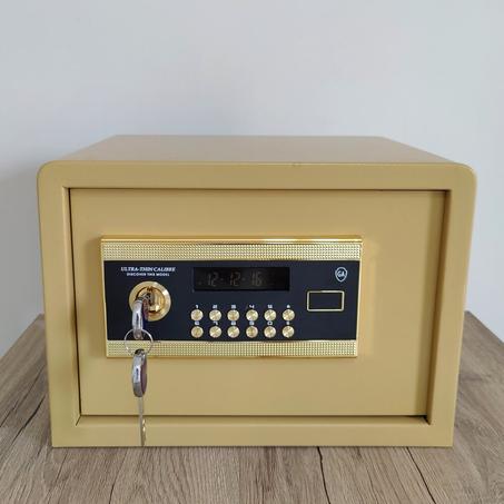 خزنة حديدية صلبة و انيقة ممتازة لحفض الاوراق المهمة و المجوهرات و الاموال مثالية للمنازل و المحلات