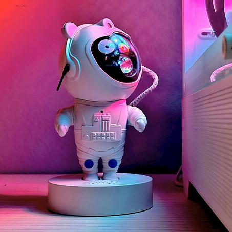 رائد الفضاء لإضاءة مميزة بألوان المجرة 👨‍🚀🌠