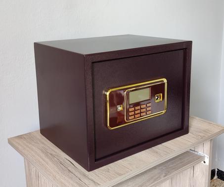 خزنة حديدية صلبة و انيقة ممتازة لحفض الاوراق المهمة و المجوهرات و الاموال مثالية للمنازل و المحلات
