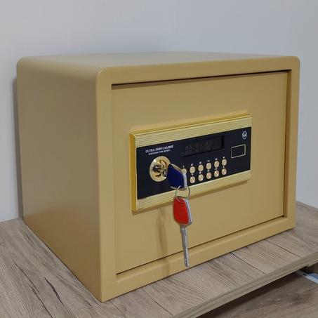 خزنة حديدية صلبة و انيقة ممتازة لحفض الاوراق المهمة و المجوهرات و الاموال مثالية للمنازل و المحلات