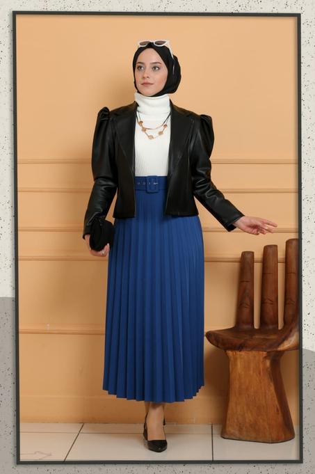 Ensemble ( veste en cuir, jupe et un petit sac à main)