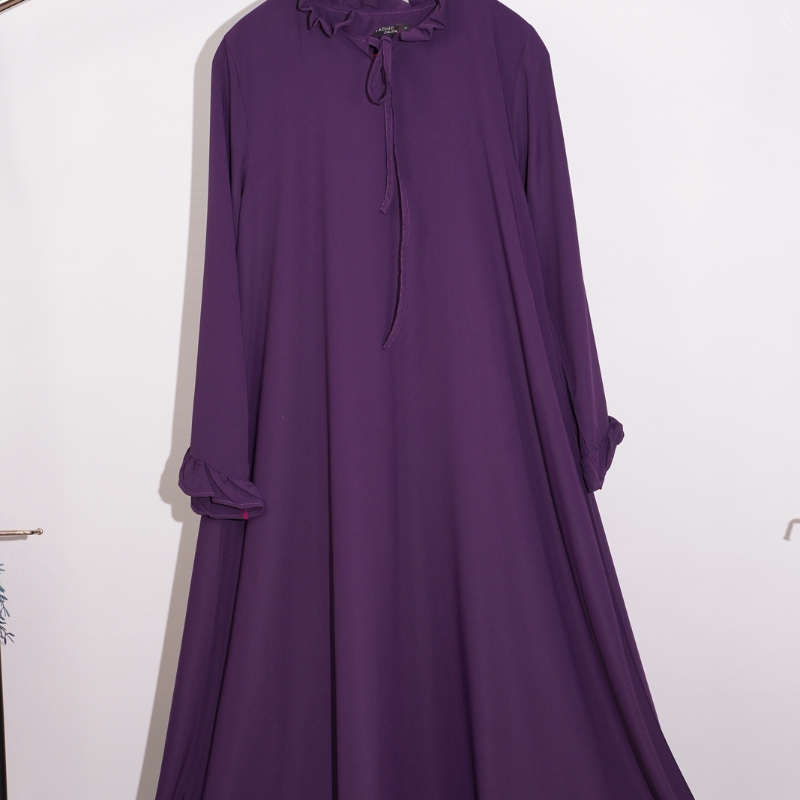 عباية مطرزة عصرية أناقة تجمع بين التقليدي والحديث 🌸، متوفرة بألوان متنوعة + توصيل سريع 🚚