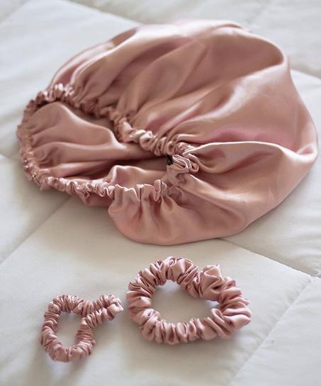 Bonnets en soie