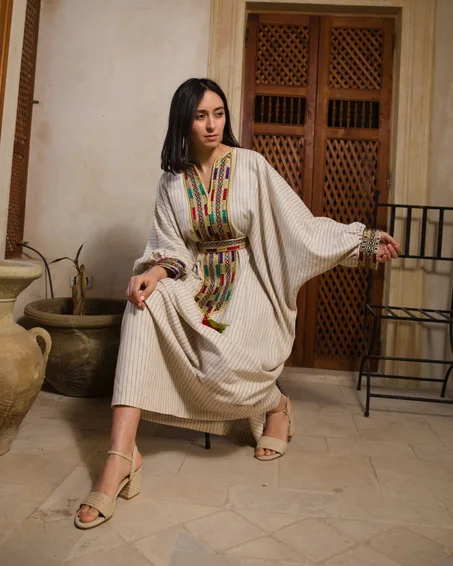 Robe avec ceinture pendentif