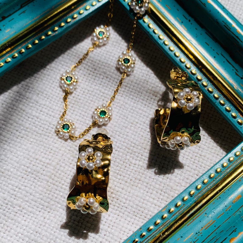 Douceur Florale – Ensemble Bijoux Fleuris en Acier Inoxydable