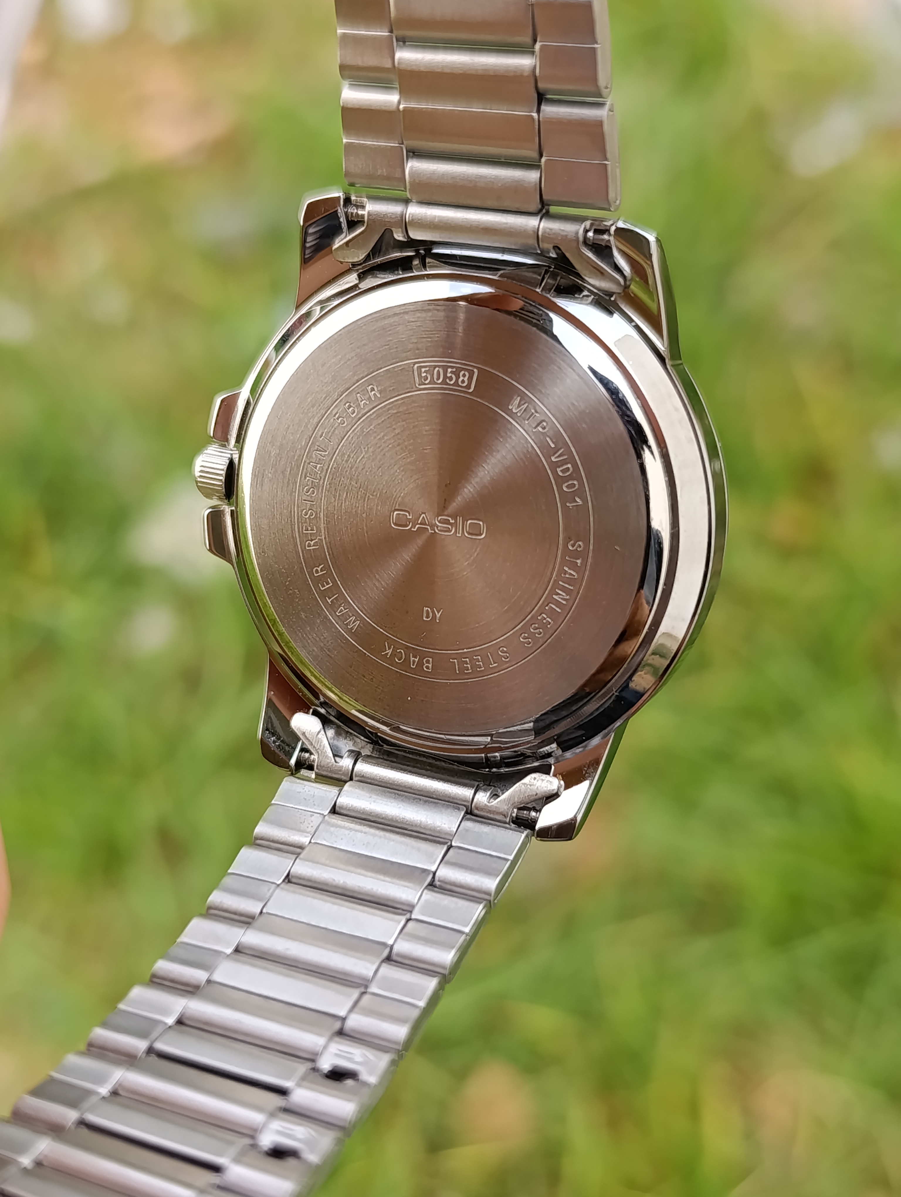 CASIO HOMME MODEL MTP-VD01D-2BVUDF NEUVE WR 50M