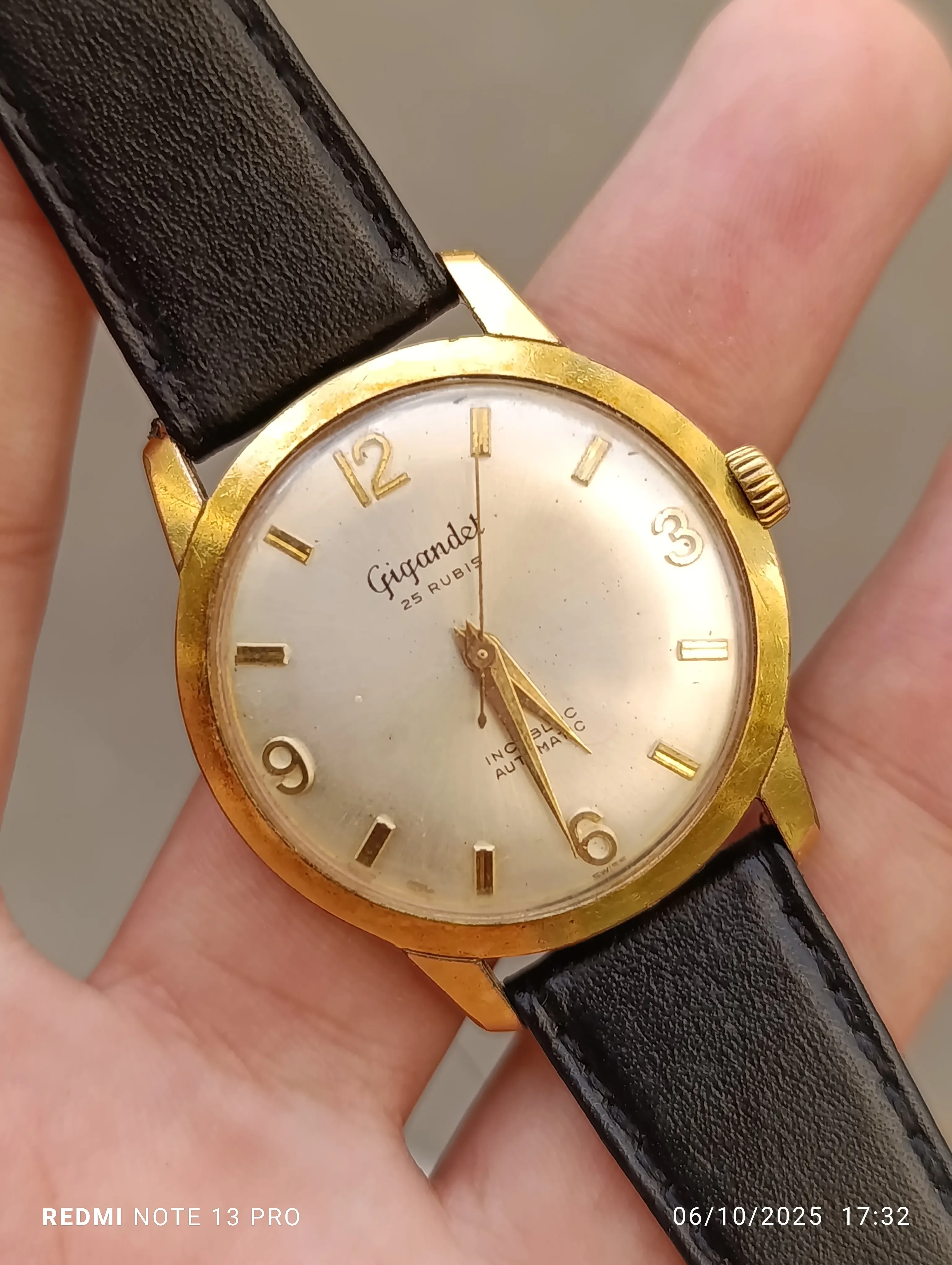VINTAGE GIPANDET 25 RUBIS  AUTOMATIQUE  BOÎTIER DORÉ  STYLE CLASSIQUE