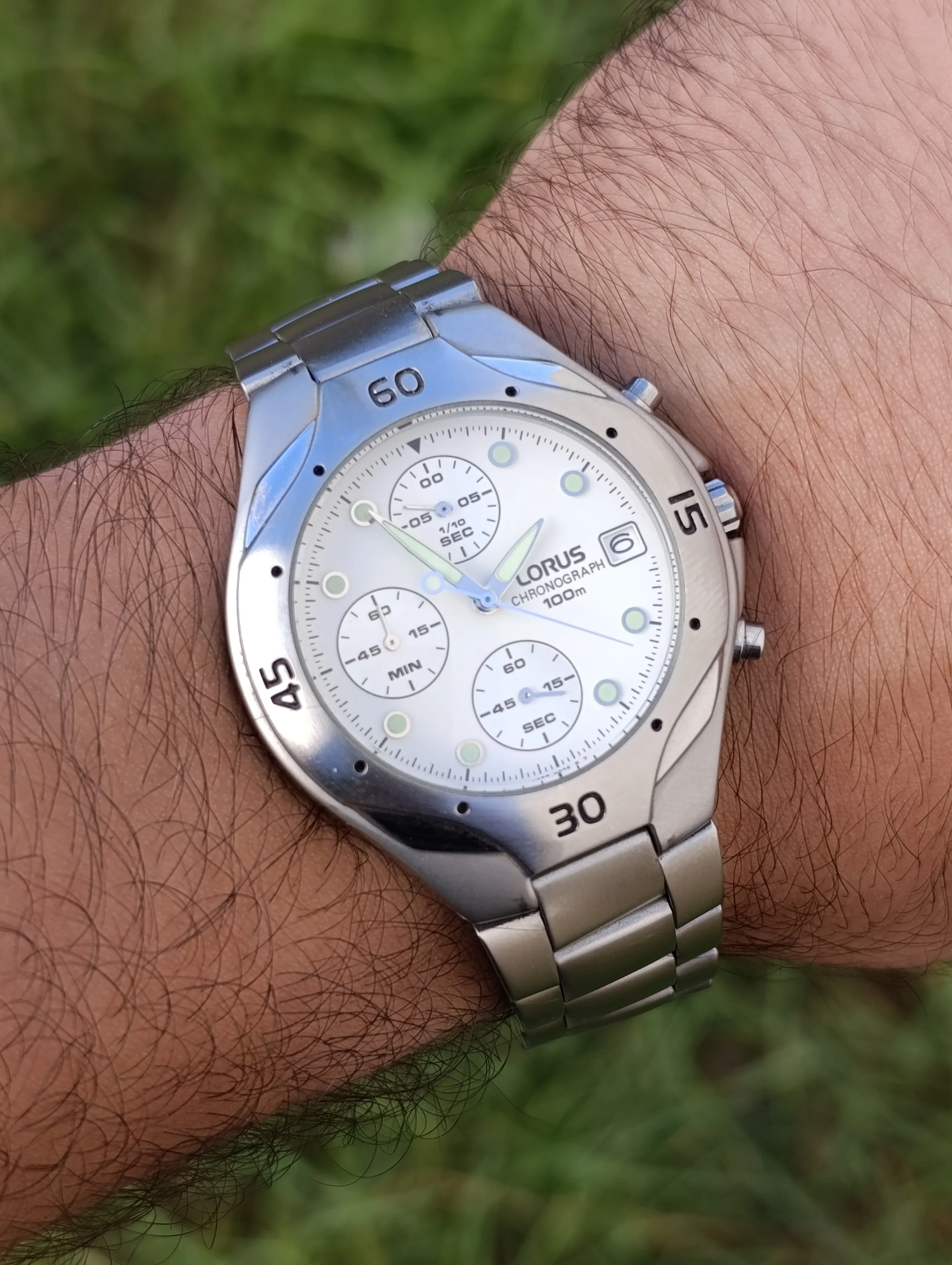LORUS  V667-X030 Chronographe 100M – Neuve avec étiquette d’origine