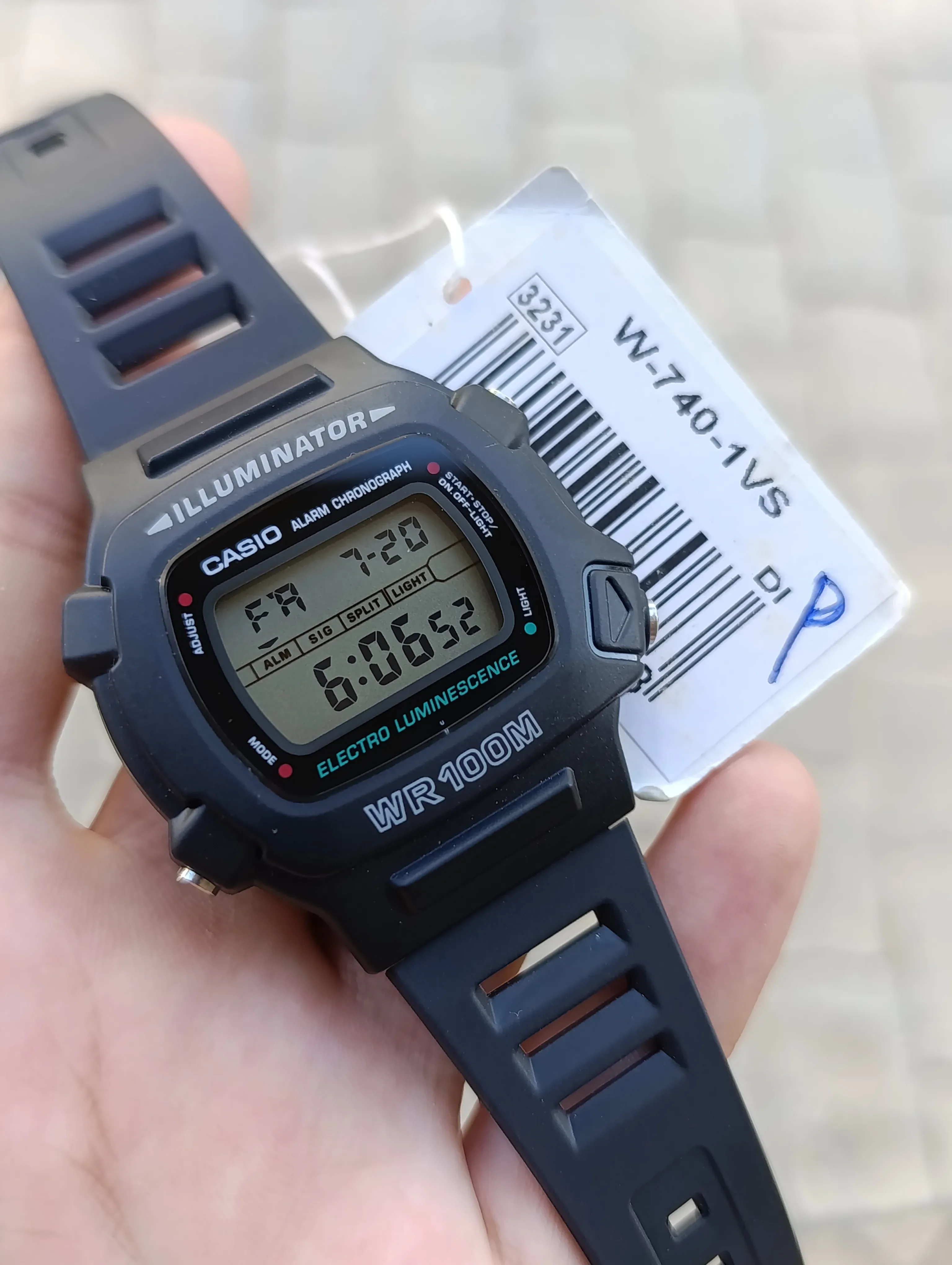 VINTAGE CASIO W-740-1VS  ELECTRO LUMINESCENCE ORIGINAL NEUVE WATER RESISTANT 100M