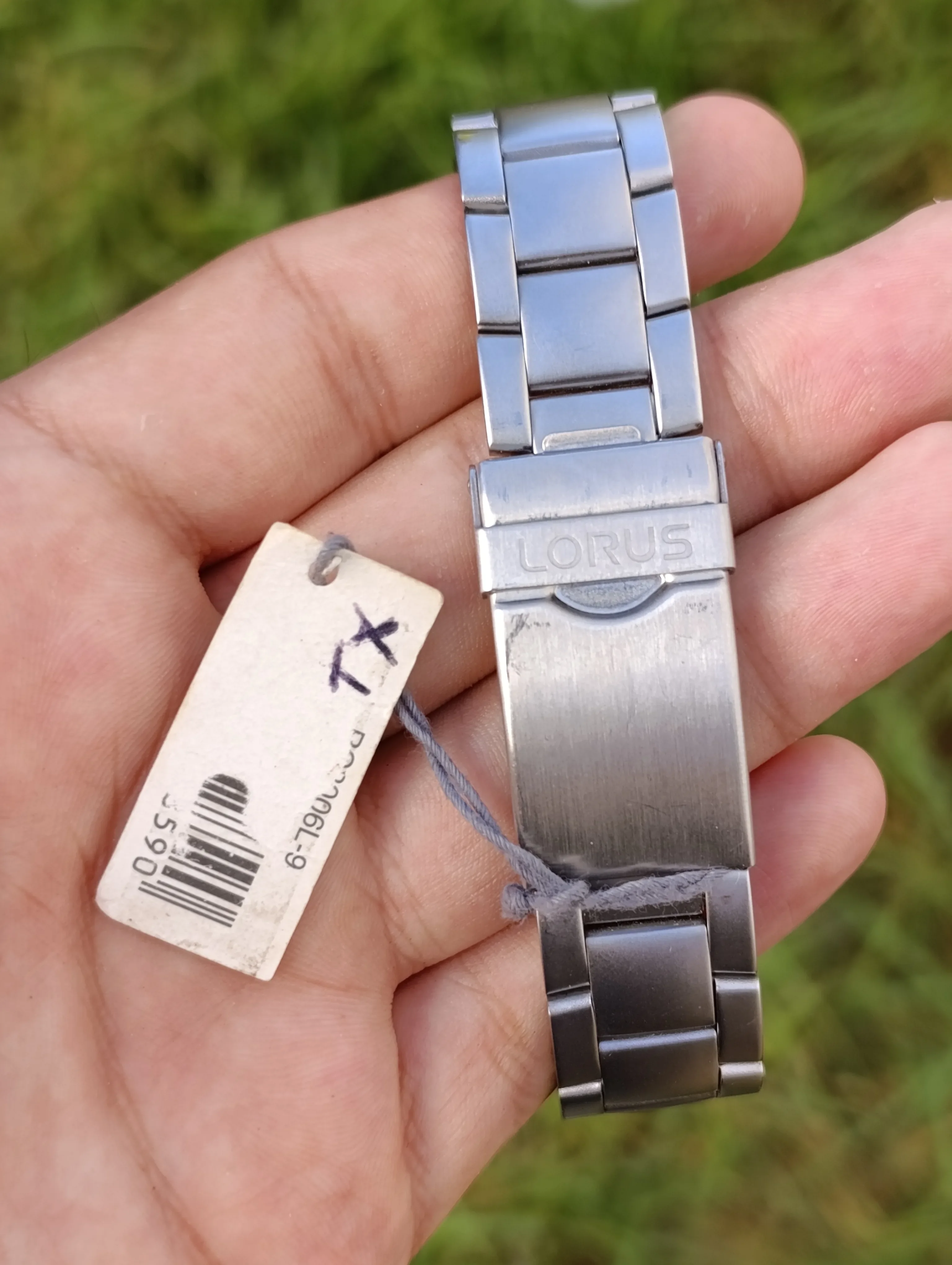 LORUS  V667-X030 Chronographe 100M – Neuve avec étiquette d’origine
