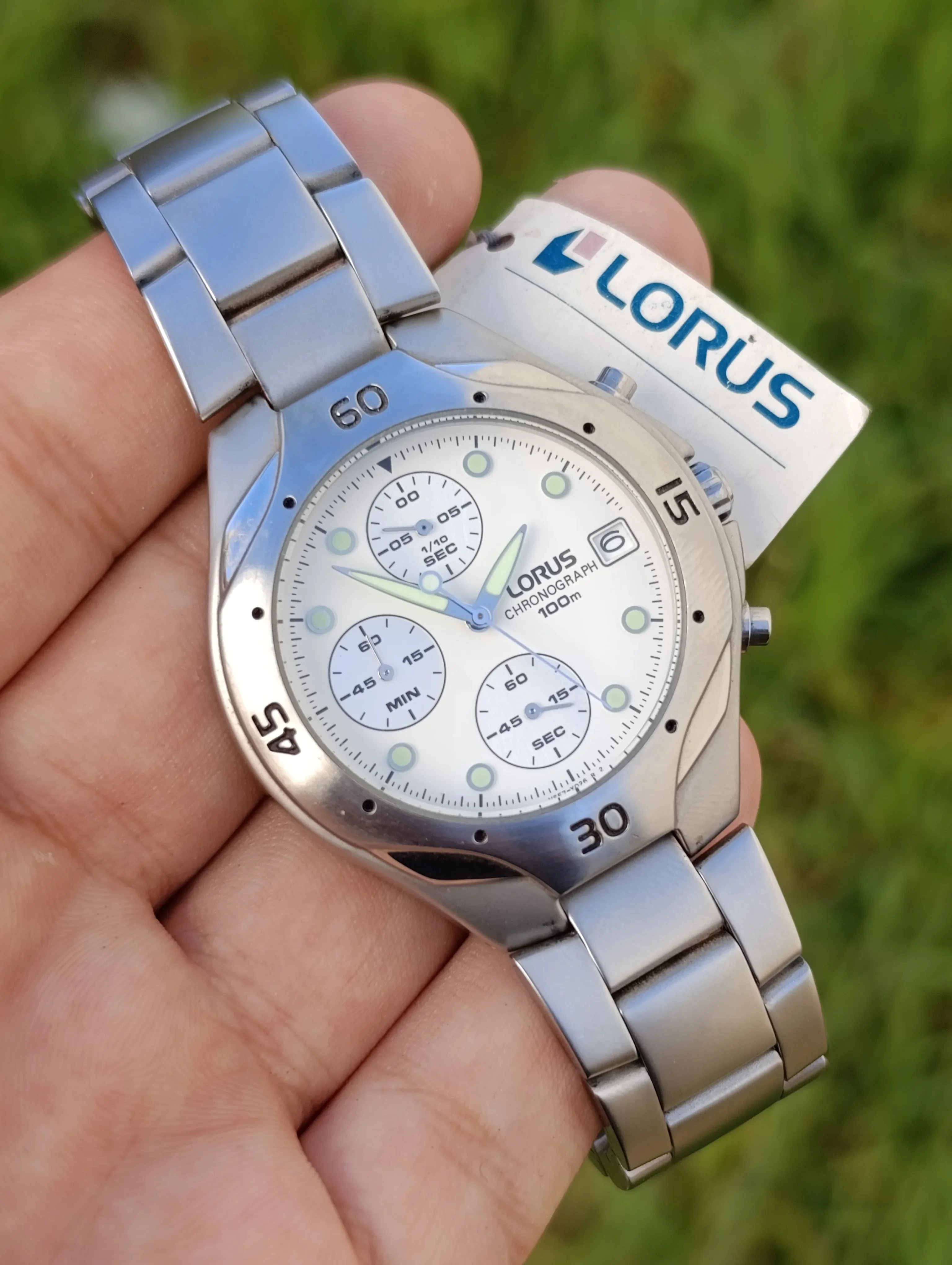 LORUS  V667-X030 Chronographe 100M – Neuve avec étiquette d’origine