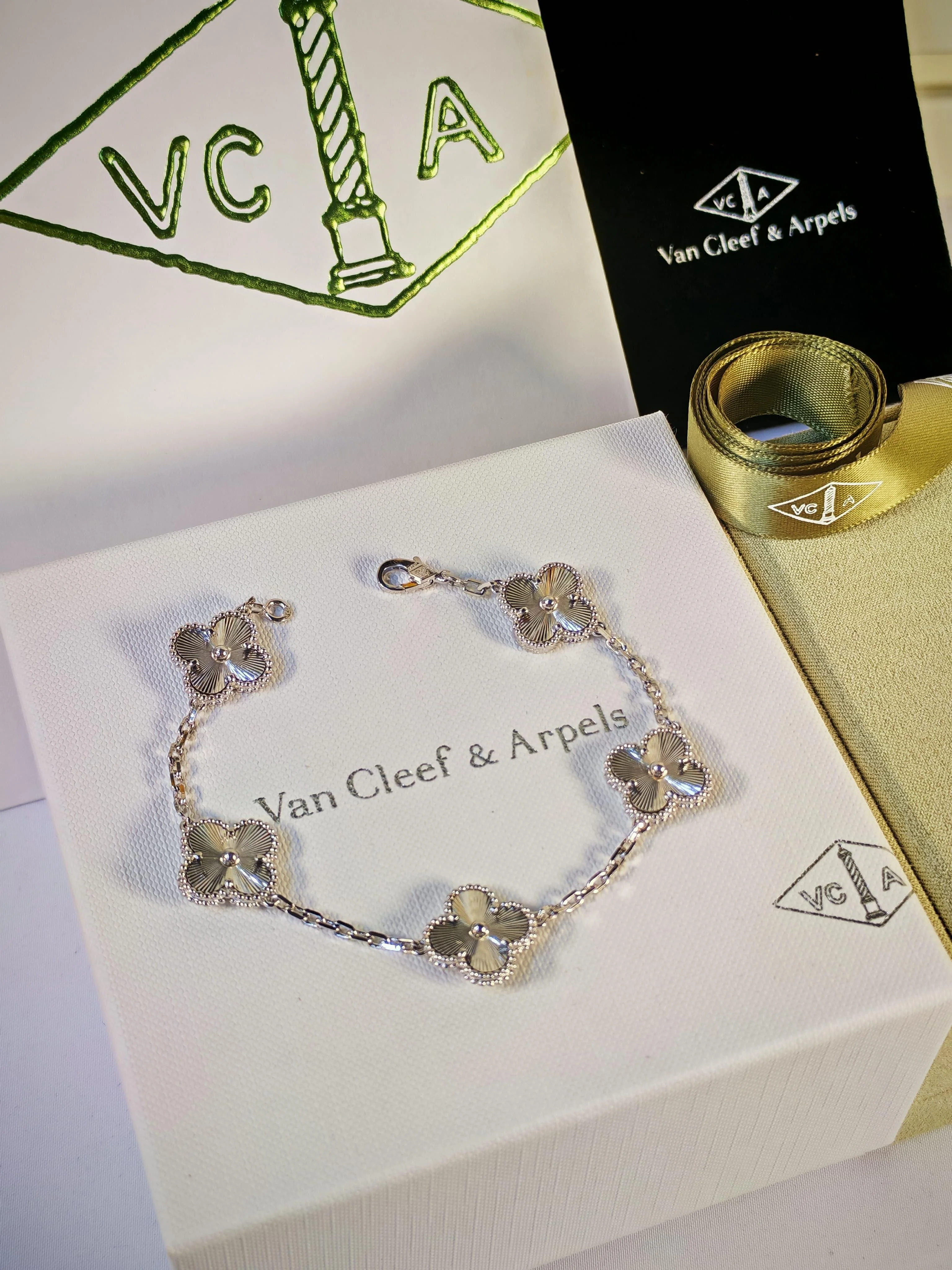 اسوار نسائي فاخر