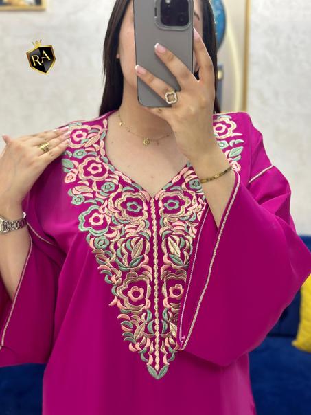 قندورة مخزنية فخمة بثوب كريب سامبل مطرزة بالصم وبلقيطان للمناسبات