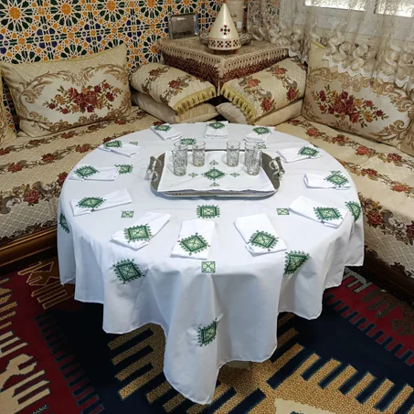 مفرش طاولة ملكي (طرز المغربي  الأصيل) + 12 منديل + هدية فخمة مجانية 🎁