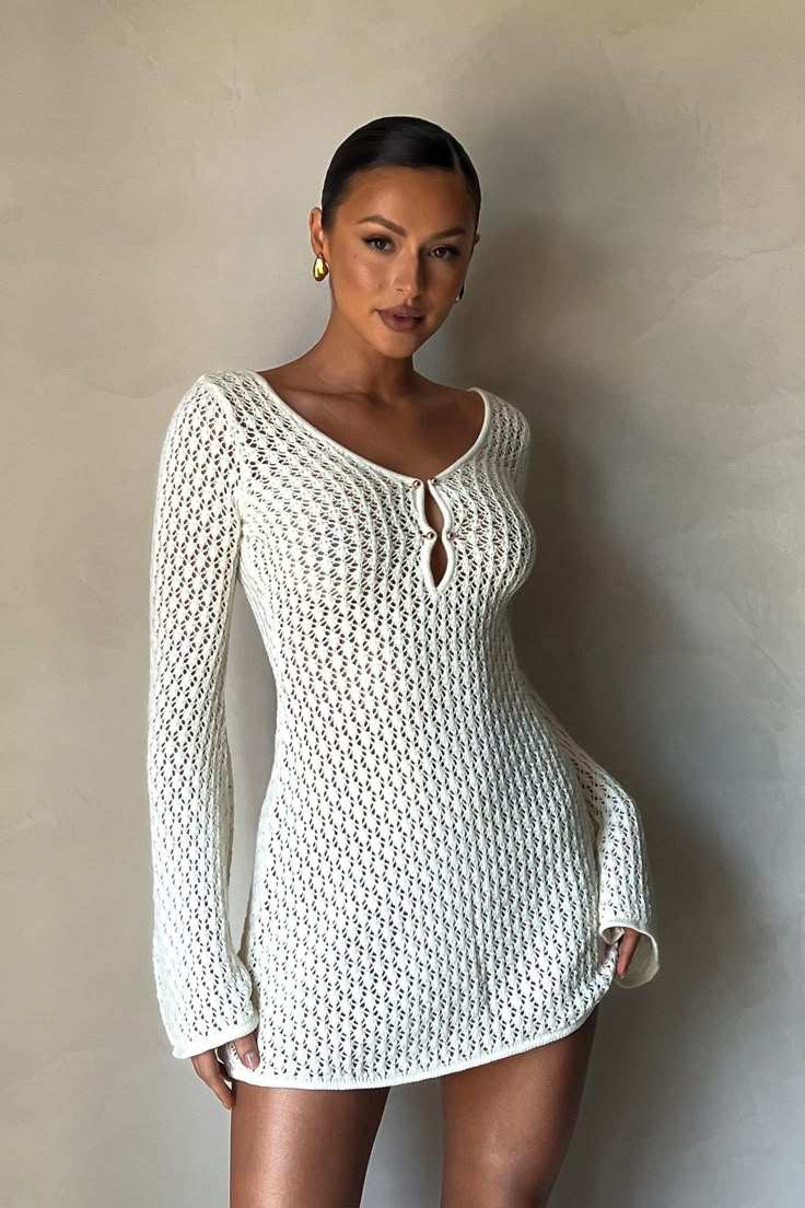 Robe Crochetée Blanche – Élégance d’Été Bohème
