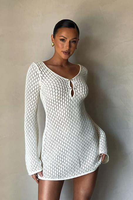 Robe Crochetée Blanche – Élégance d’Été Bohème