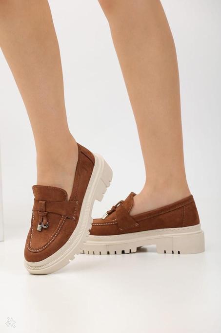 Chaussures femmes en plusieurs couleurs