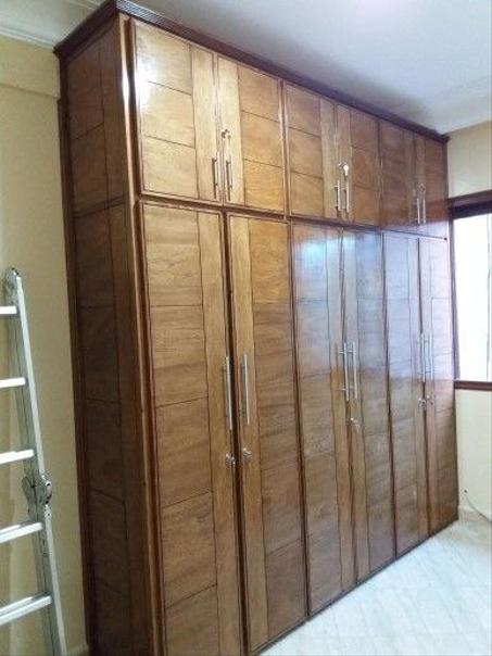 خزانة خشبية مخصصة – الأناقة والمساحة المثالية